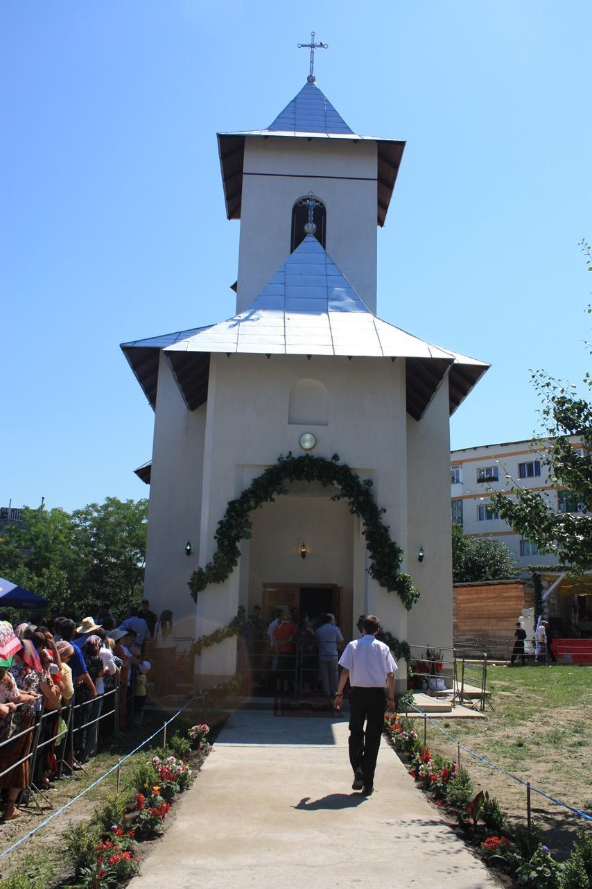 Biserica - vedere exterioară